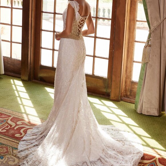 White wedding dress. Bridal gown - Picture 3 of 5